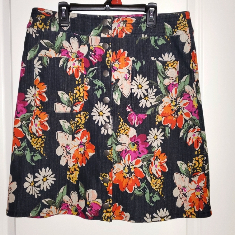 Agnes & Dora Floral Stretchy Button Snap Skirt, M